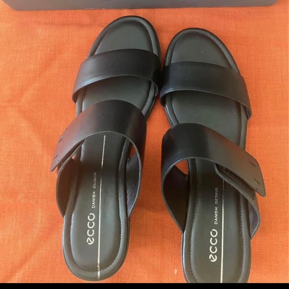 Ecco Sandal, Sz 9 - Picture 2 of 6